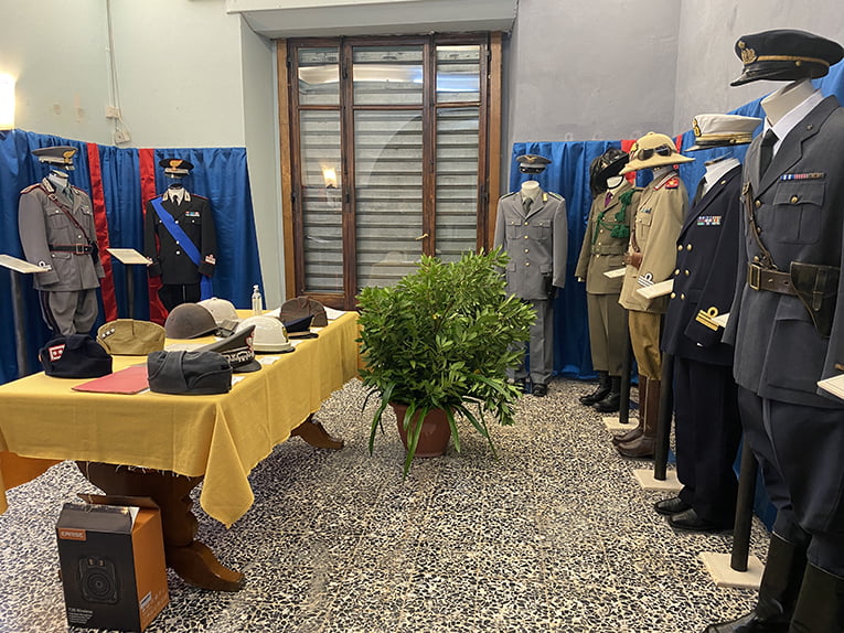 Uniformi Storiche In Mostra A Bibbiena Casentino2000 It